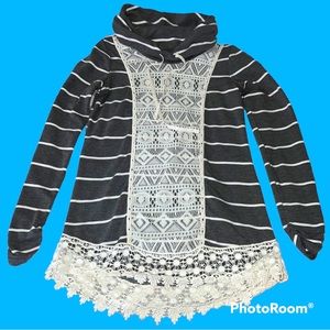 Women’s Small Cowl Neck Long Sleeve Shirt